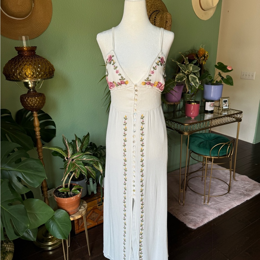 Forever 21 * White Spaghetti Strap maxi dress w- Embroidery * SZ S